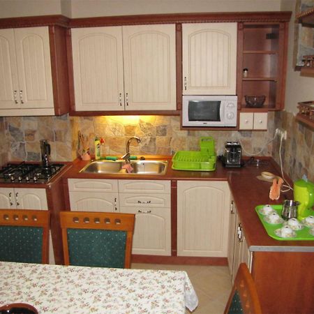 Вилла Szegfu Apartman Хайдусобосло Экстерьер фото