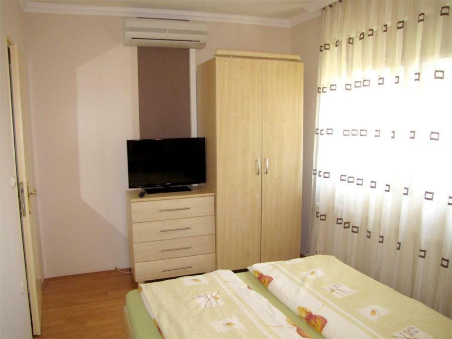 Вилла Szegfu Apartman Хайдусобосло Экстерьер фото