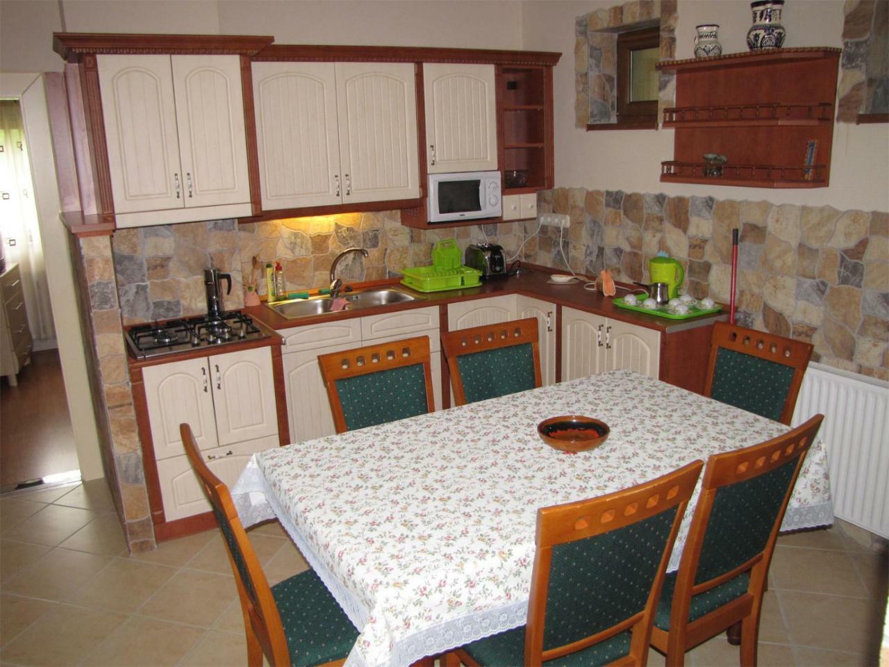 Вилла Szegfu Apartman Хайдусобосло Экстерьер фото