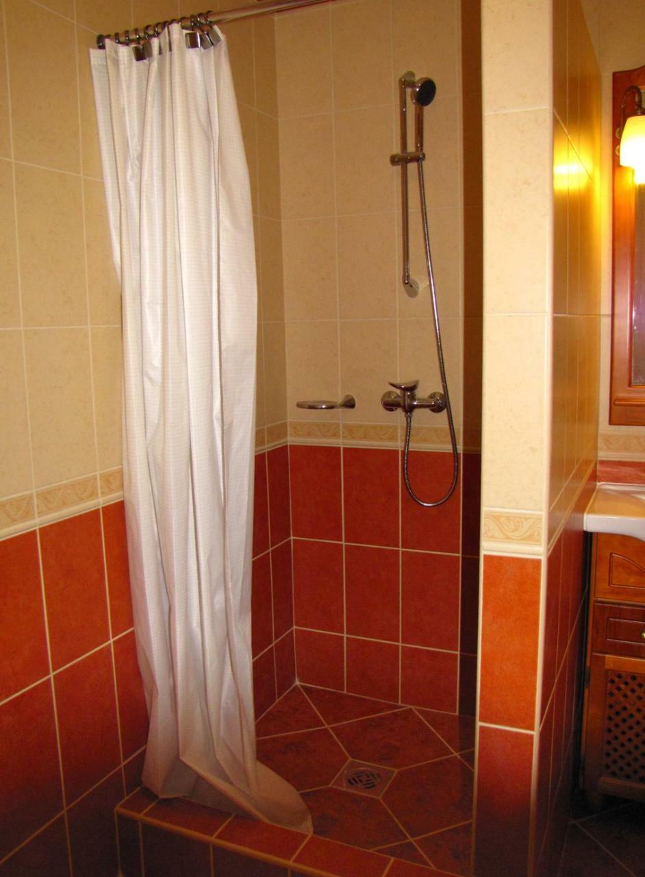 Вилла Szegfu Apartman Хайдусобосло Экстерьер фото