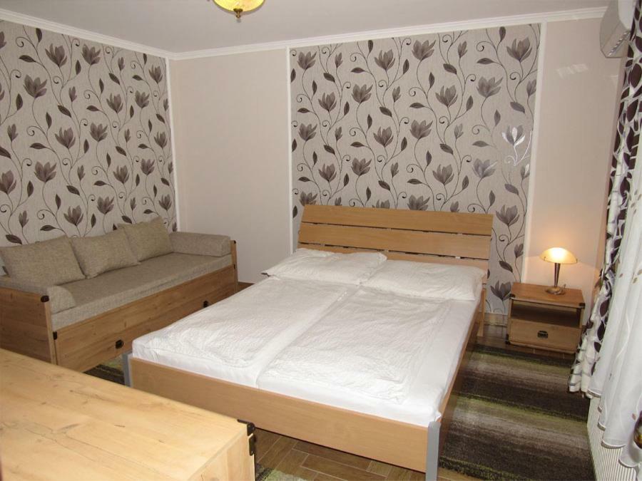 Вилла Szegfu Apartman Хайдусобосло Экстерьер фото