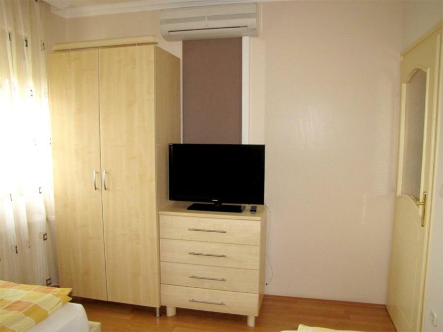 Вилла Szegfu Apartman Хайдусобосло Экстерьер фото