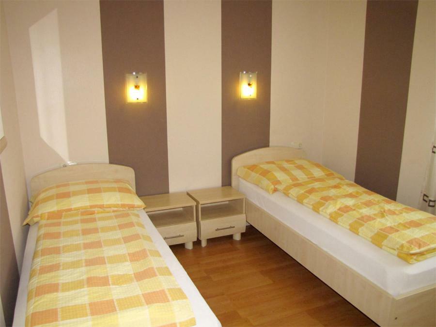 Вилла Szegfu Apartman Хайдусобосло Экстерьер фото