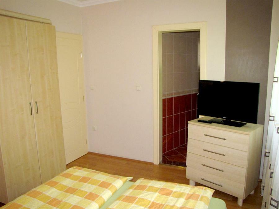 Вилла Szegfu Apartman Хайдусобосло Экстерьер фото