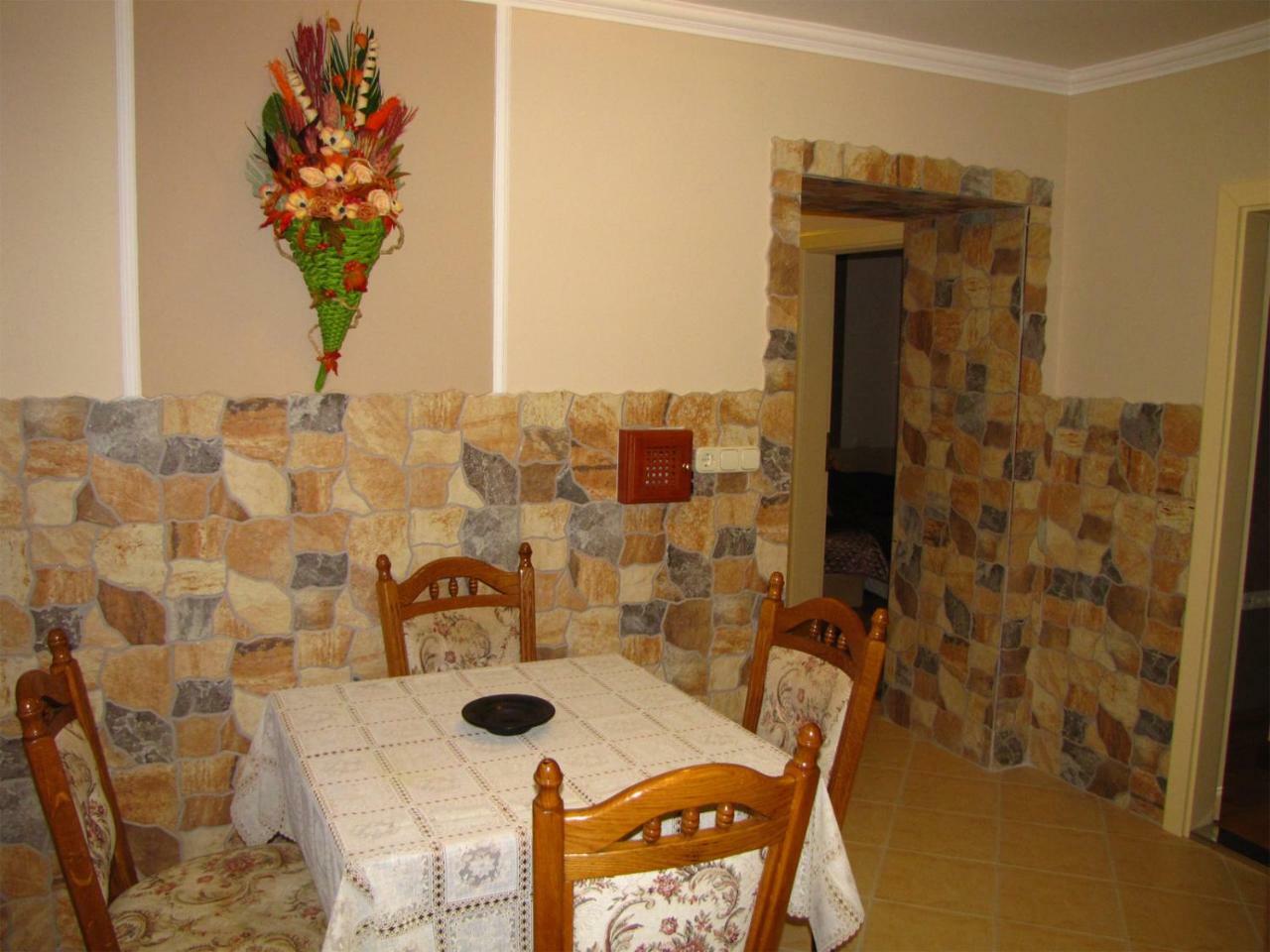 Вилла Szegfu Apartman Хайдусобосло Экстерьер фото